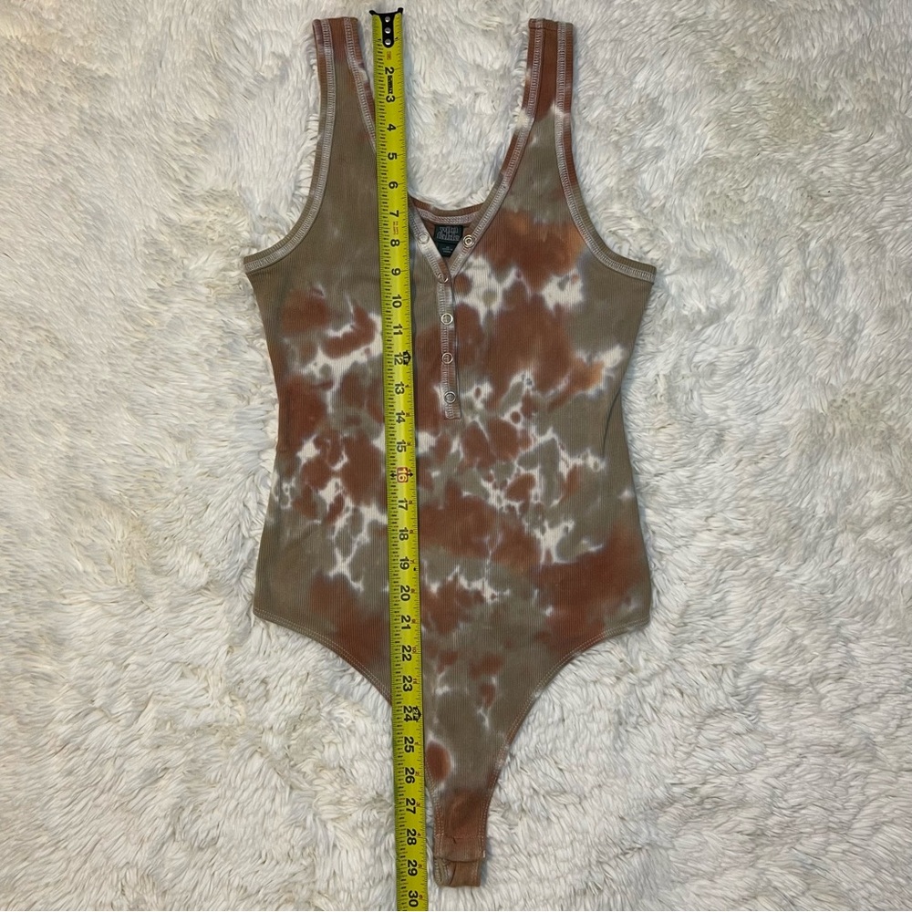 NWOT! Brown & Orange Tie Dye Ribbed Button Front Thong Bodysuit - Picture 8 of 9